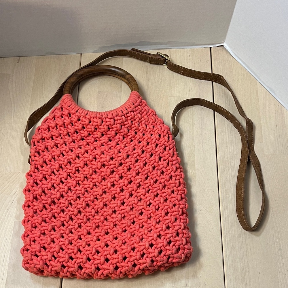 Sigrid Olsen Coral Macrame Knit Crossbody Purse w/ Brown Strap & Wood Handles